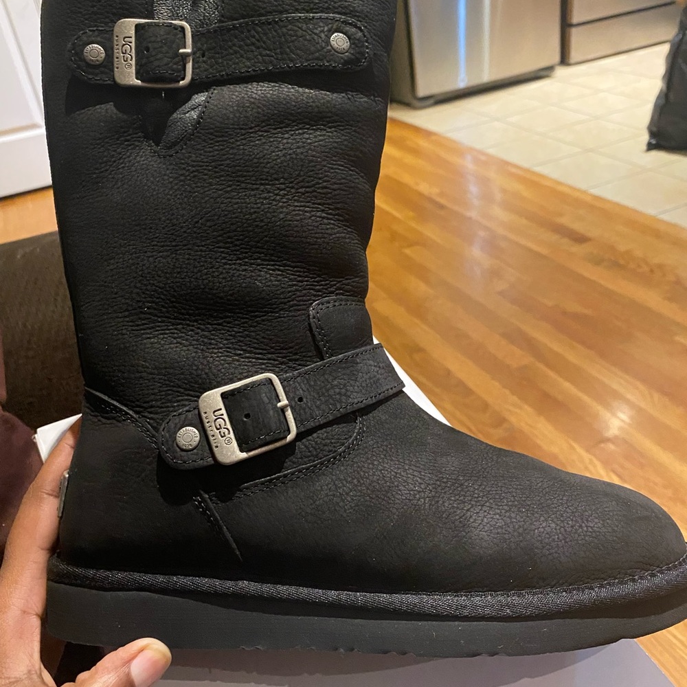 Ugg Sutter Black buckle boot. Size 9.